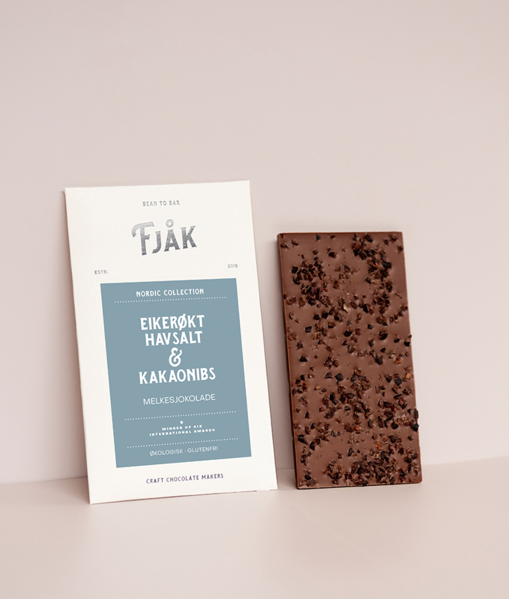 Fjak_nordic_NIBS_SALT2 Oak Smoked Sea Salt & Cocoa Nibs (45% milk) BIO